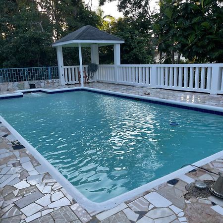 Peaceful Private Home With Exclusive Swimming Pool! Бухта Монтего Экстерьер фото