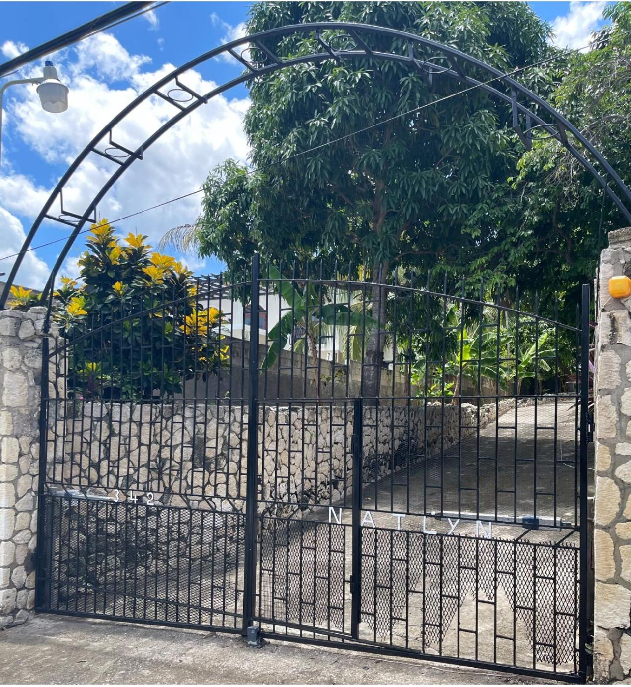 Peaceful Private Home With Exclusive Swimming Pool! Бухта Монтего Экстерьер фото
